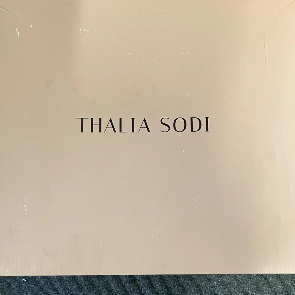 Thalia Sodi Elegant Beige Box - Picture 2 of 6